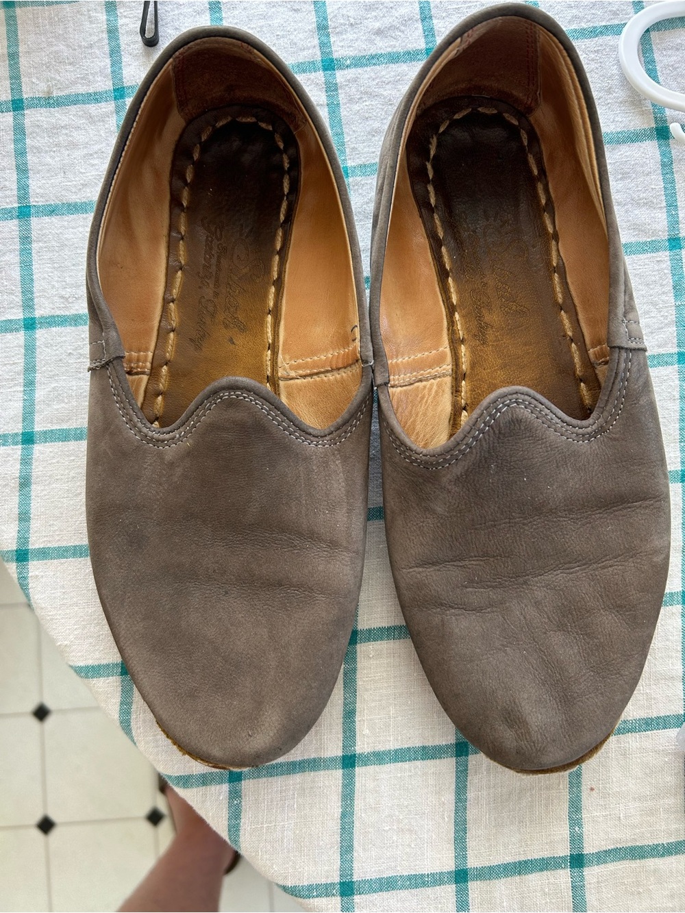 Sabah Women's grey Suede loafers